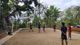 Bimbingan Tehnik dasar olahraga bola voli dari KKN UNY