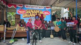 WARGA KALURAHAN SALAM ANTUSIAS IKUTI JALAN SEHAT MEMERIAHKAN  HUT RI KE-80 