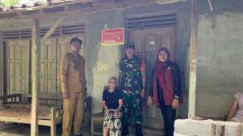 RUMAH PENERIMA BANSOS MULAI DITEMPELI STIKER TANDA KELUARGA MISKIN