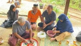 PENGOLAHAN ALOEVERA KELOMPOK TANI WADUK DENGAN KKN UNY