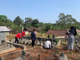 Lurah dan Pamong Kalurahan Salam Gelar Ziarah Kubur dan Tabur Bunga ke Makam Leluhur